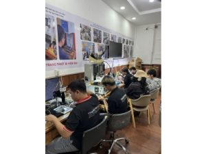 Sửa iPhone Bị Lỗi Màn Hình Sọc – Khi Nào Cần Thay Màn Hình?