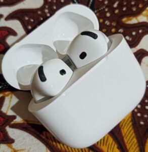 Thay pin tai trái AirPods 4