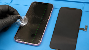 Thay Màn Hình iPhone 13 Gần Vạn Hạnh Mall: Vỡ Màn, Sọc Xanh, Liệt Cảm Ứng