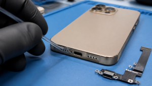 Thay Chân Sạc iPhone 16 Pro Gần Tô Hiến Thành: Sạc Chập Chờn, Không Nhận Cáp
