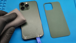 Thay Kính Lưng iPhone 13 Pro Max Gần Vòng Xoay Dân Chủ: Nứt Lưng, Vỡ Mặt Sau