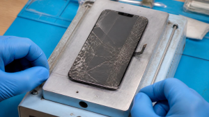 Ép Kính iPhone 14 Gần 3 Tháng 2: Vỡ Kính, Màn Vẫn Hiển Thị Thì Làm Sao