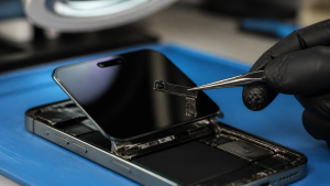 Thay Camera Trước iPhone 15 Pro Max Gần Lý Thái Tổ: Selfie Mờ, Đen Hình