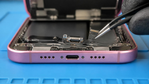 Thay Mic iPhone 16 Gần Ga Sài Gòn (Ranh Quận 3): Gọi Bên Kia Không Nghe, Ghi Âm Rè